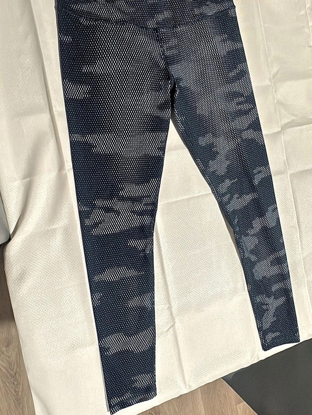 The North Face MotivAir Mesh Tights Mesh Tights in Black Large Like New
